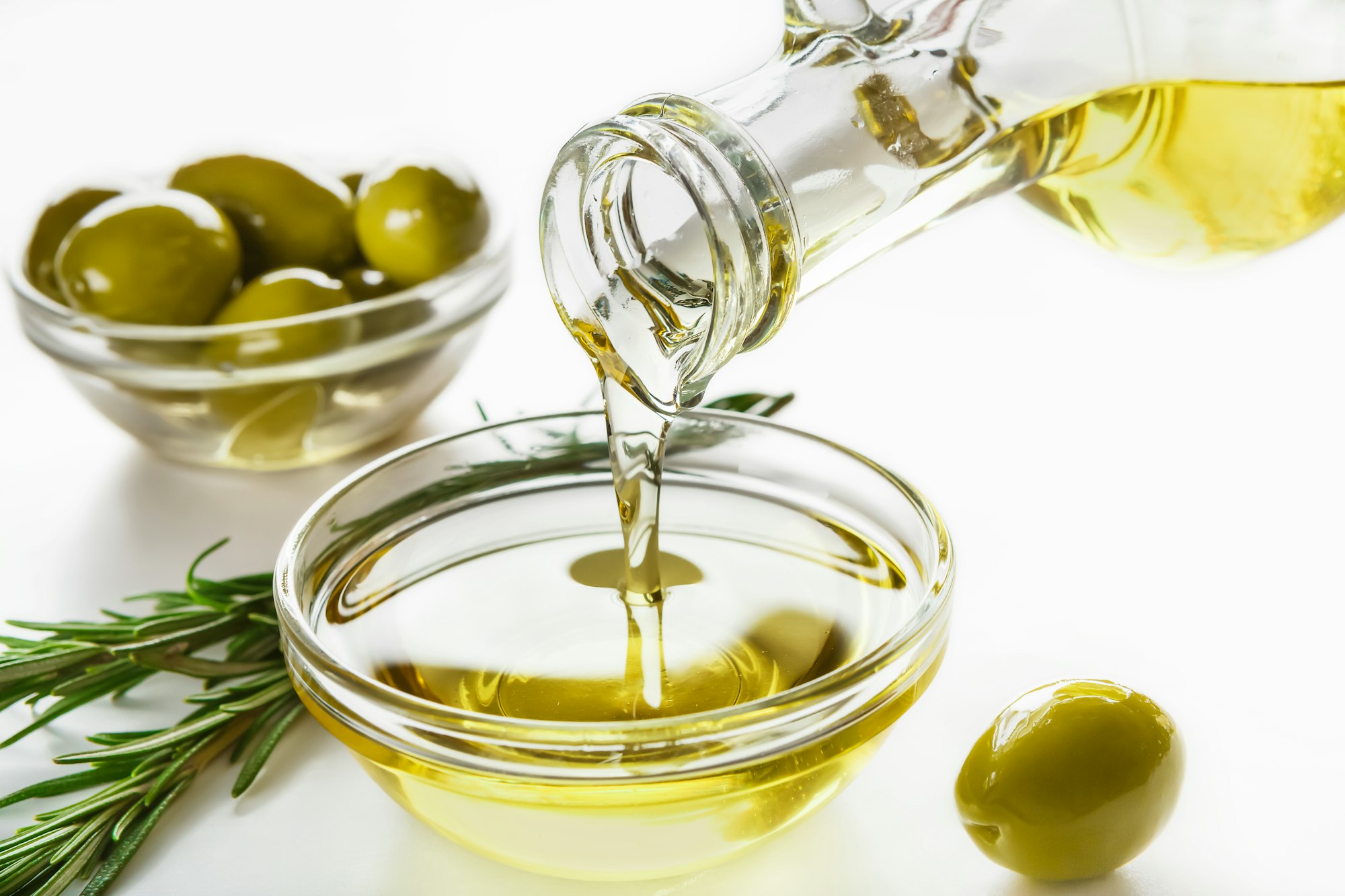 Olive oil and olives in bowls